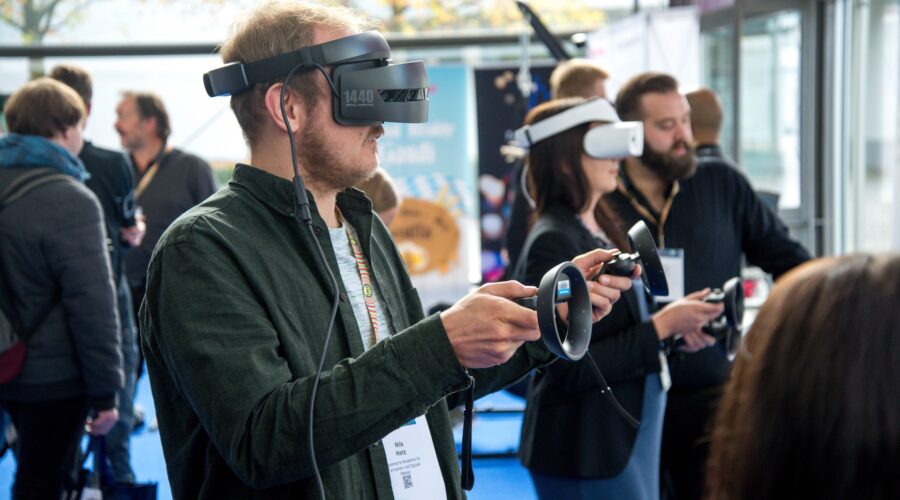 people using vr technology